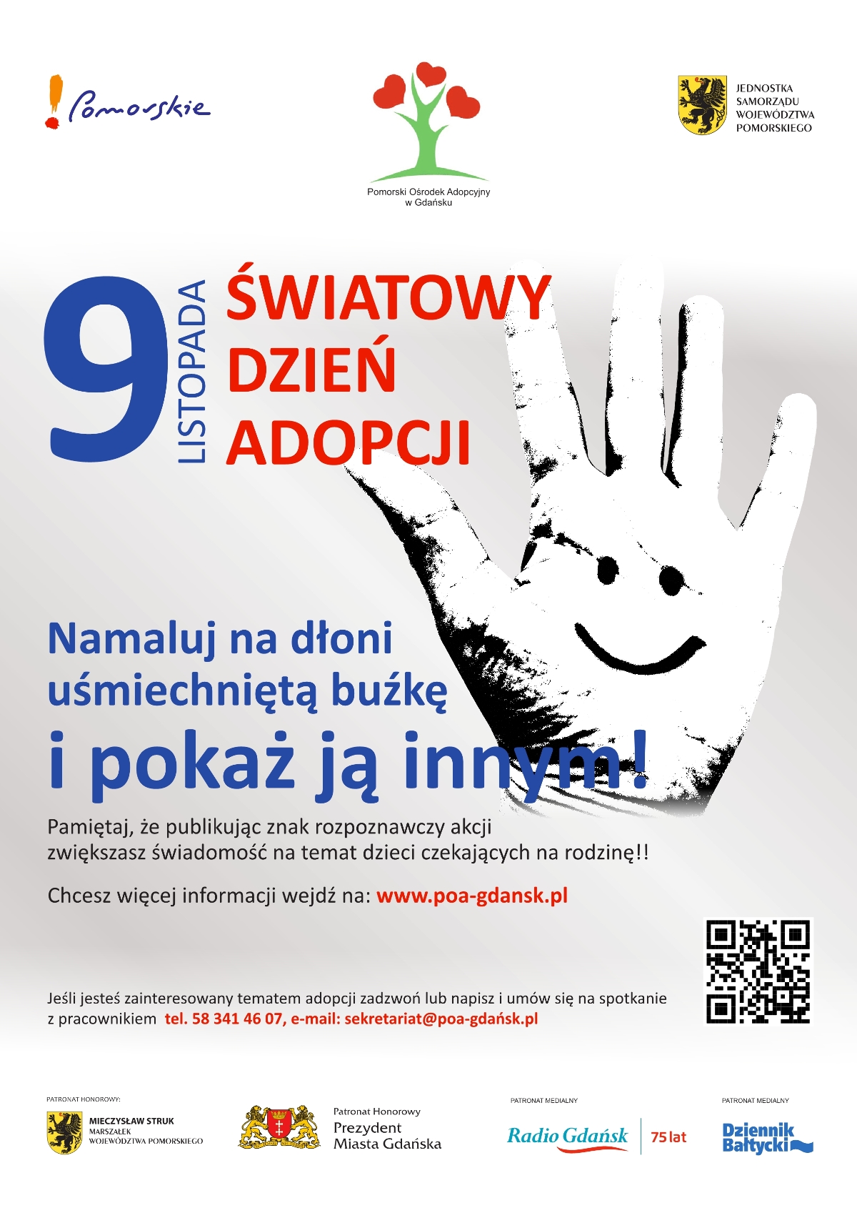 światowy dzień adopcji dłoń z uśmiechniętą buźką
