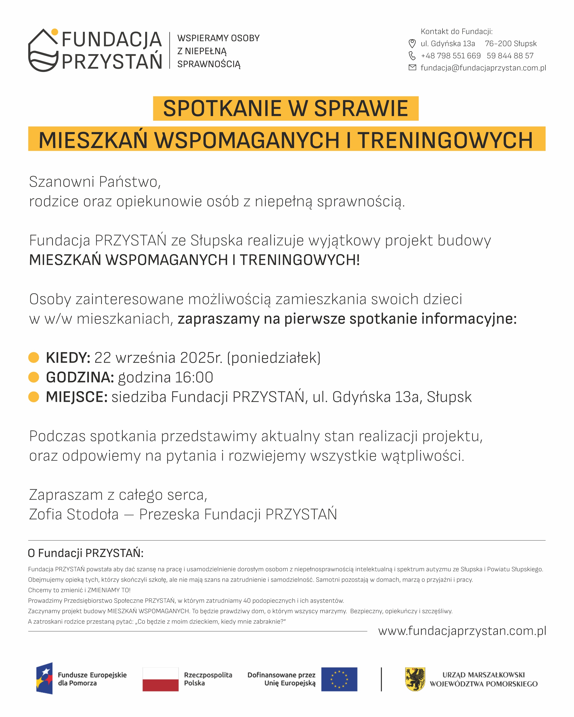 Plakat informacyjny Fundacji PRZYSTAŃ ze Słupska. Tytuł w ramce: "SPOTKANIE W SPRAWIE MIESZKAŃ WSPOMAGANYCH I TRENINGOWYCH".  Treść: Fundacja PRZYSTAŃ zaprasza rodziców i opiekunów osób z niepełnosprawnością na spotkanie informacyjne dotyczące budowy mieszkań wspomaganych i treningowych.